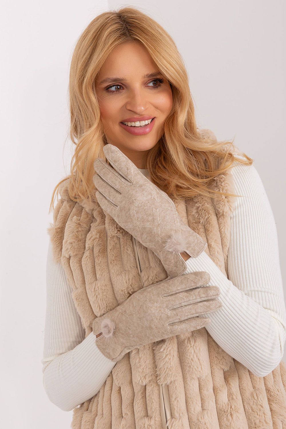 AT Geometric Pompom Insulated Gloves beige