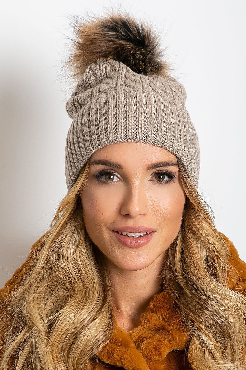 AT Fluffy Pompom Winter Cap beige one-size-fits-all