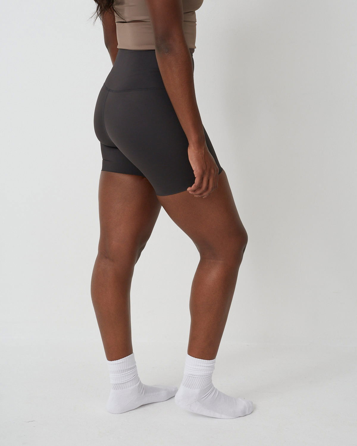 High Waisted Seamless Shorts in Liquorice