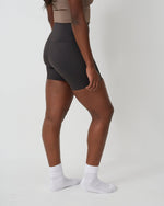 High Waisted Seamless Shorts in Liquorice