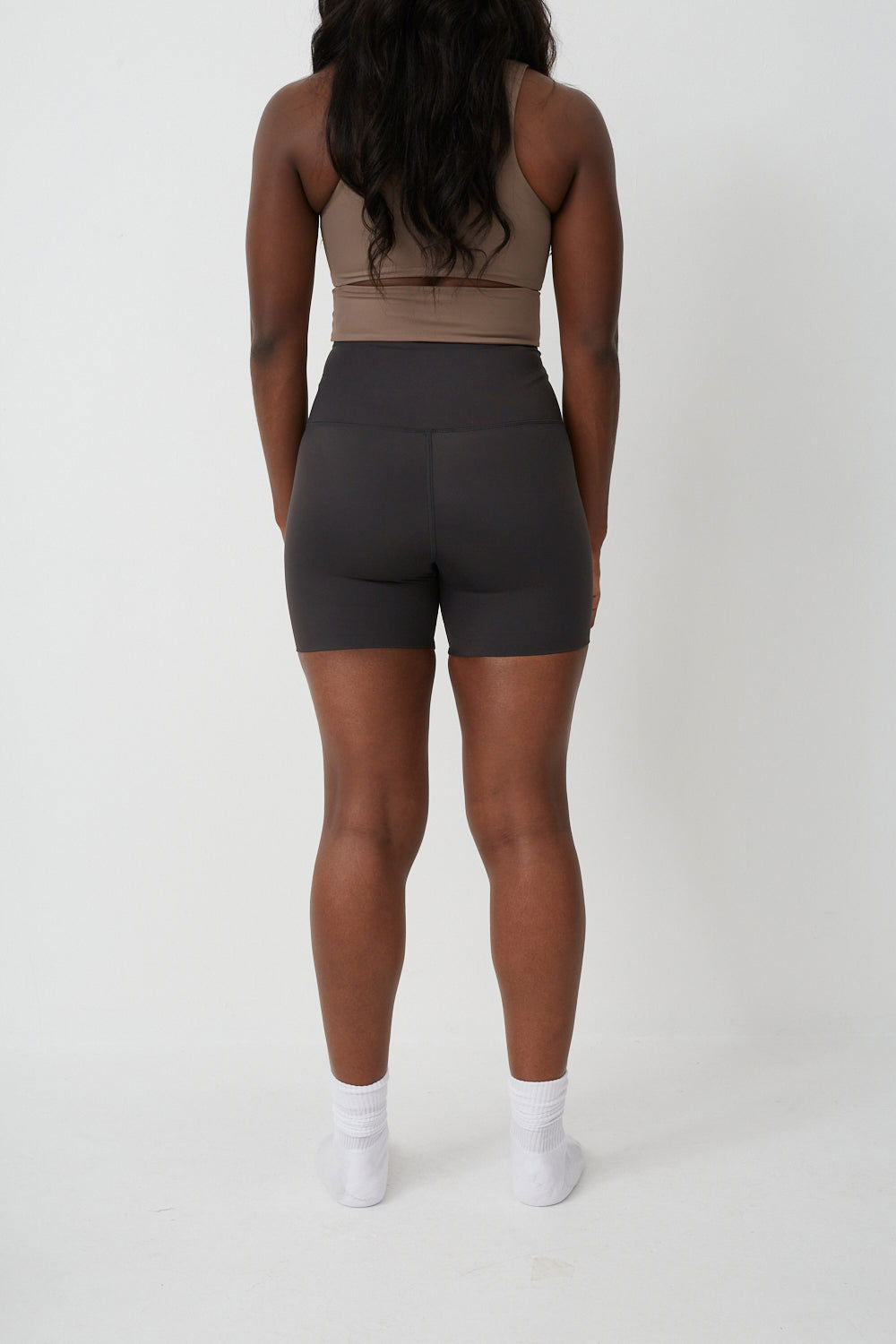 High Waisted Seamless Shorts in Liquorice