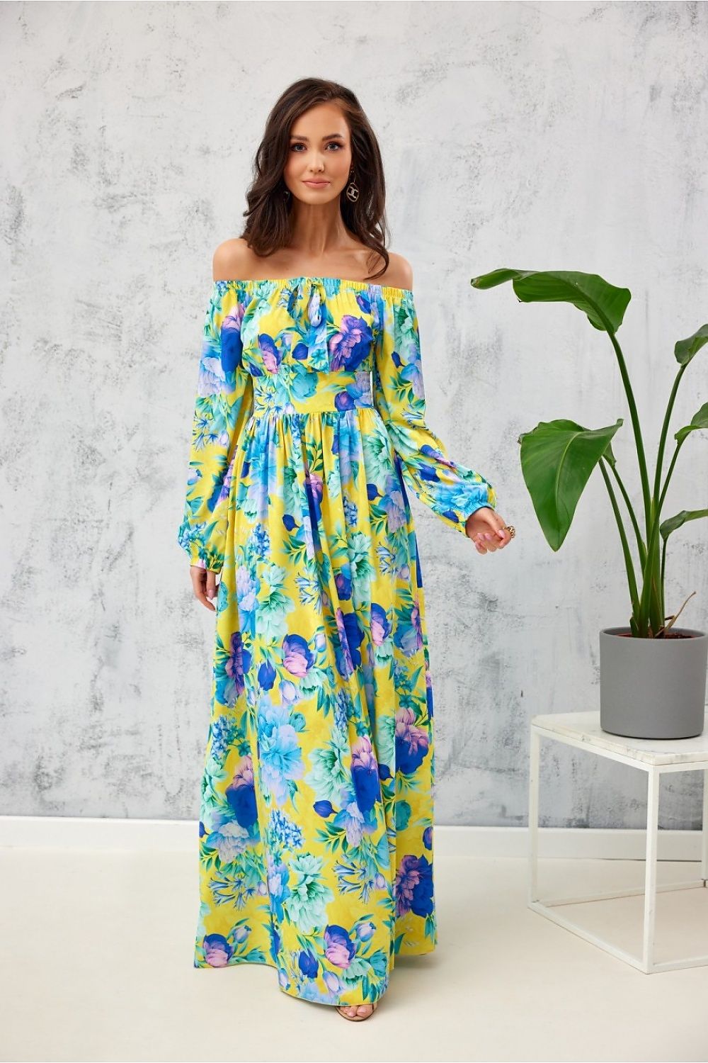 Roco Fashion Spanish Maxi Dress with Open Shoulders and Leg Cutout multicolor