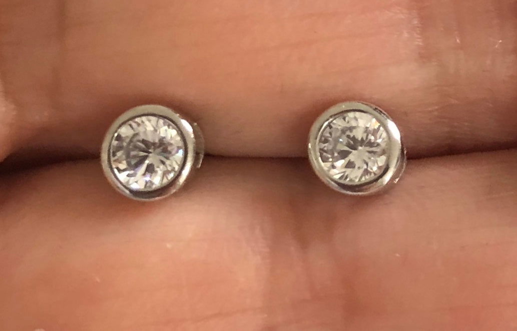 Classic Zircon Studs Small plain stone on silver frame
