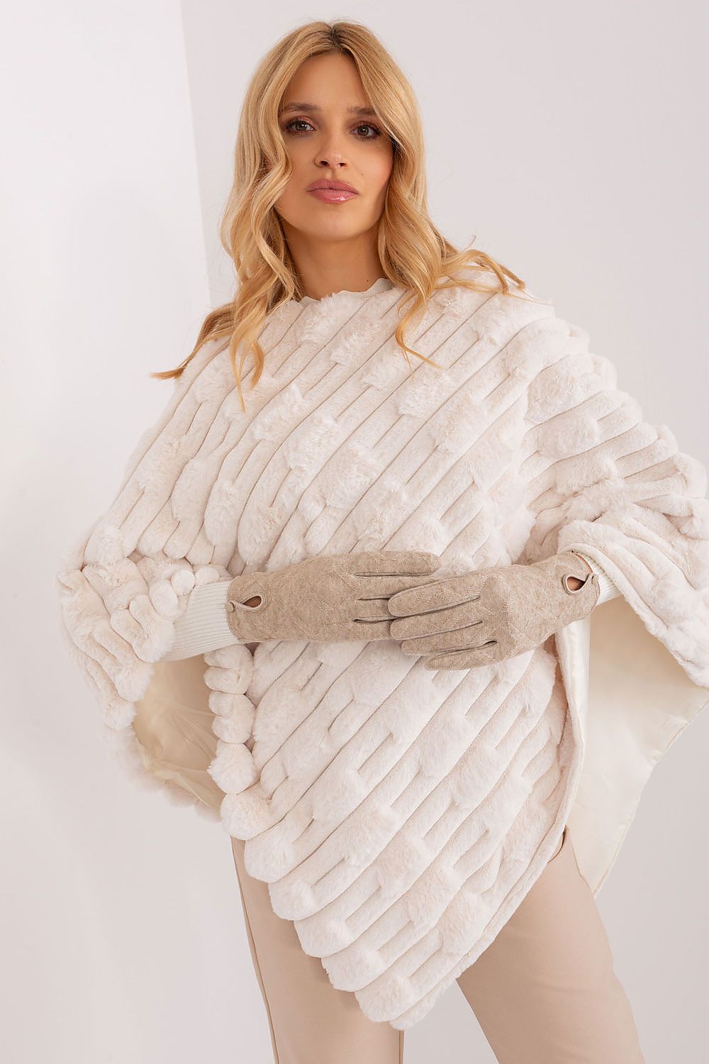 AT Geometric Pattern Insulated Gloves beige