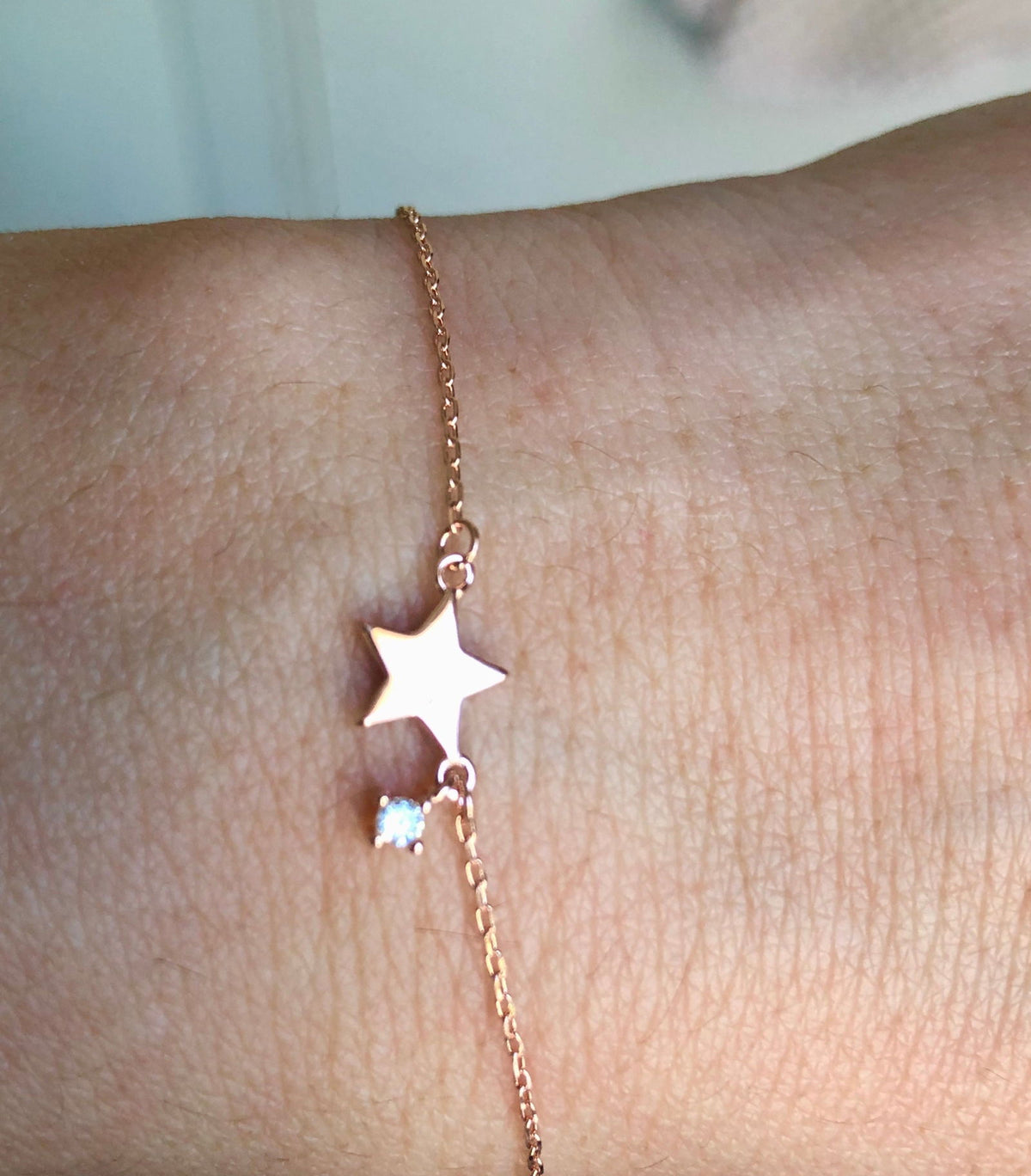 Dainty bracelet with tiny heart