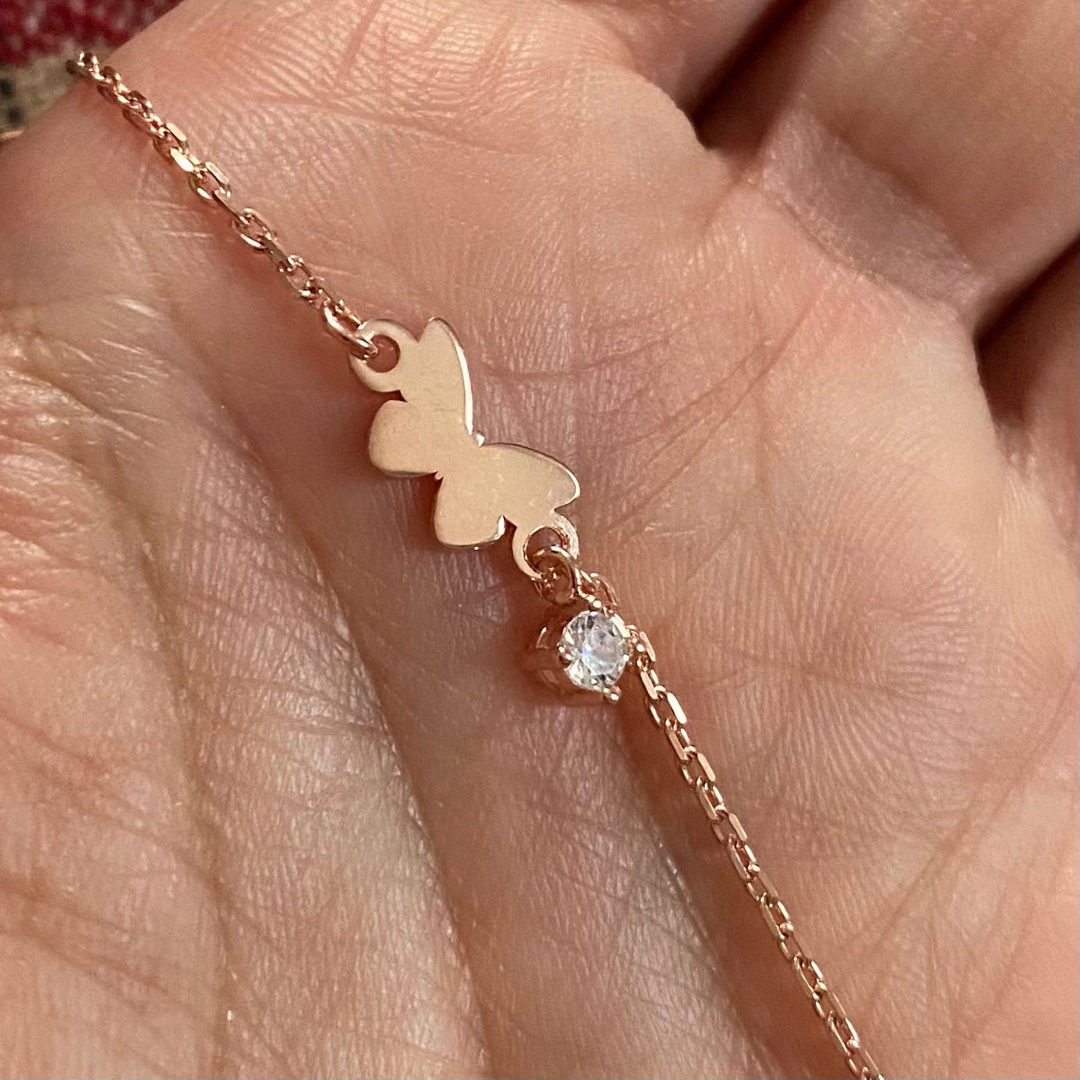 Dainty bracelet with tiny heart