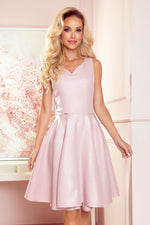 Numoco Flared Cocktail Dress with Heart-Shaped Neckline pink
