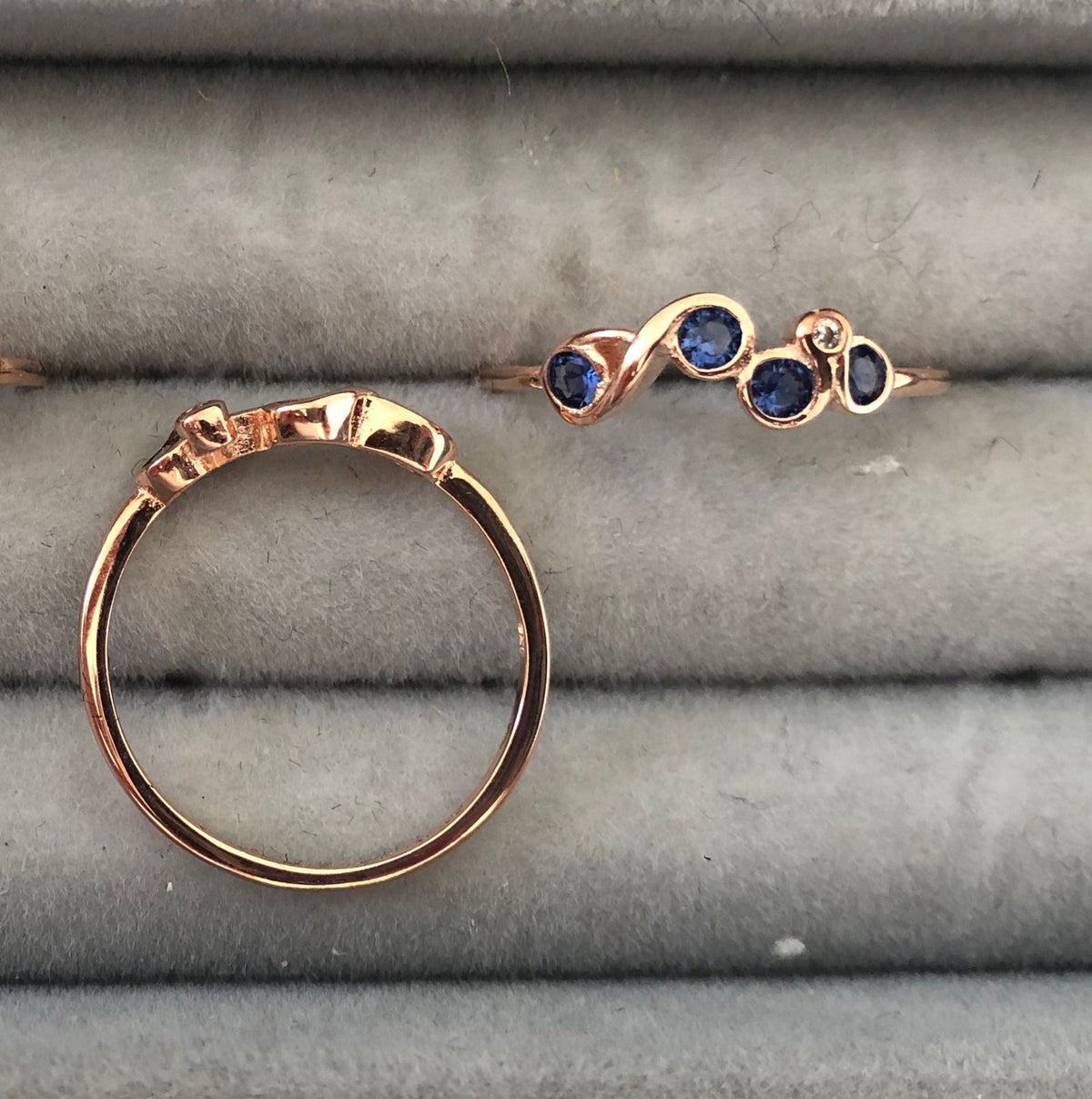 Ring with 4 dark blue stones Rose gold plated silver
