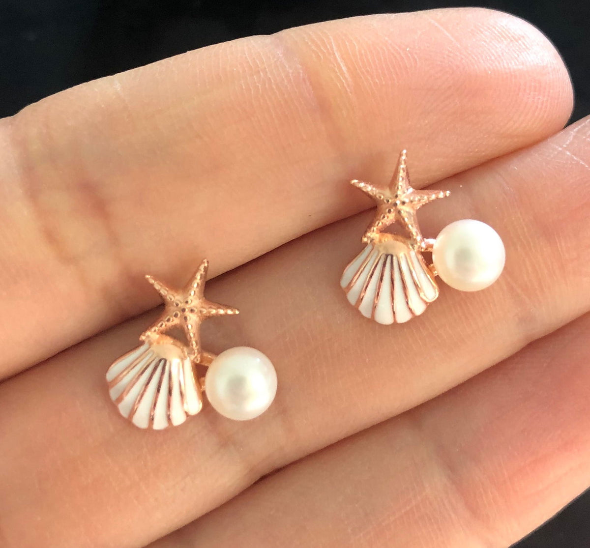 Sea shell studs with pearls Two pearls