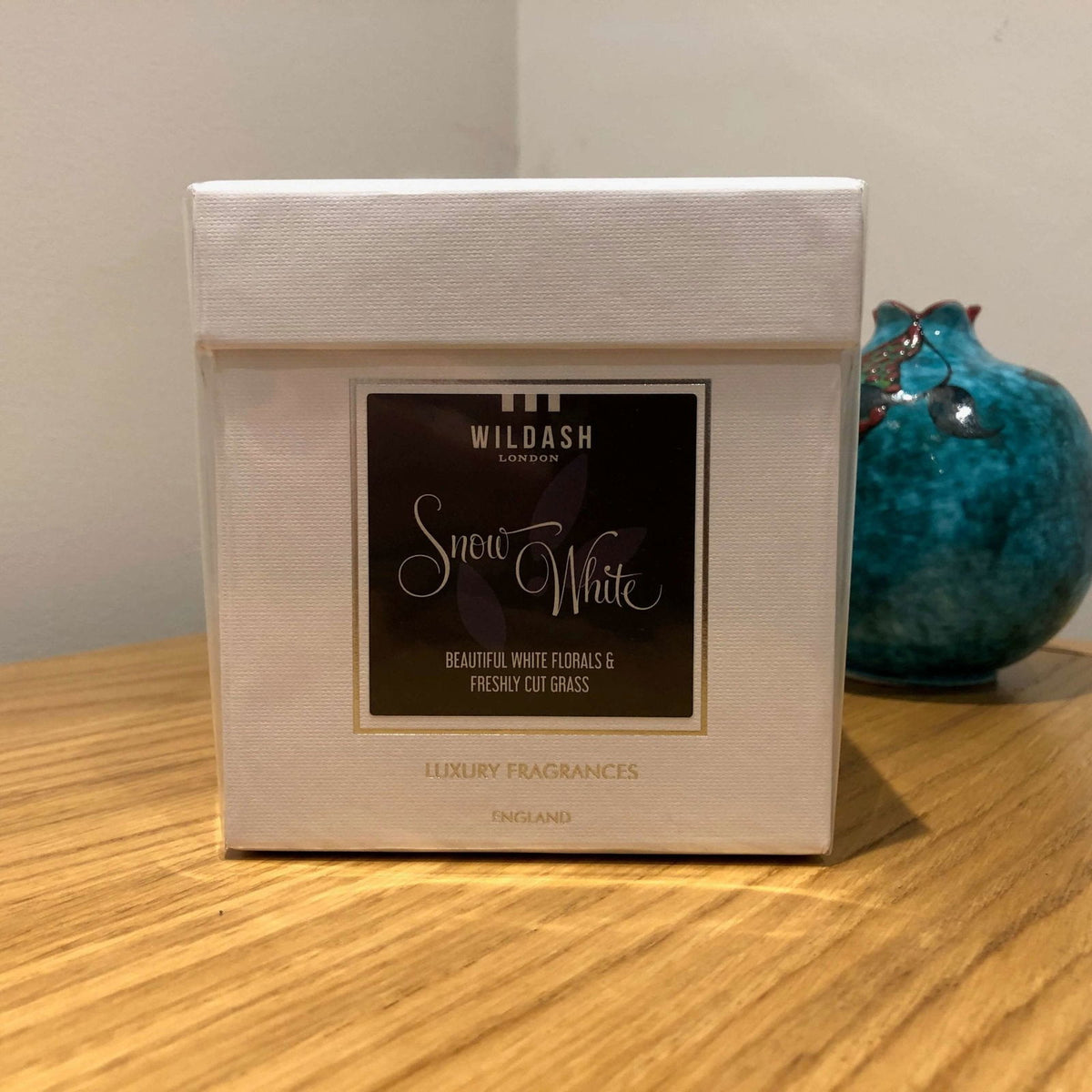 Wildash London Snow White Fairytale Candle Large 30cl