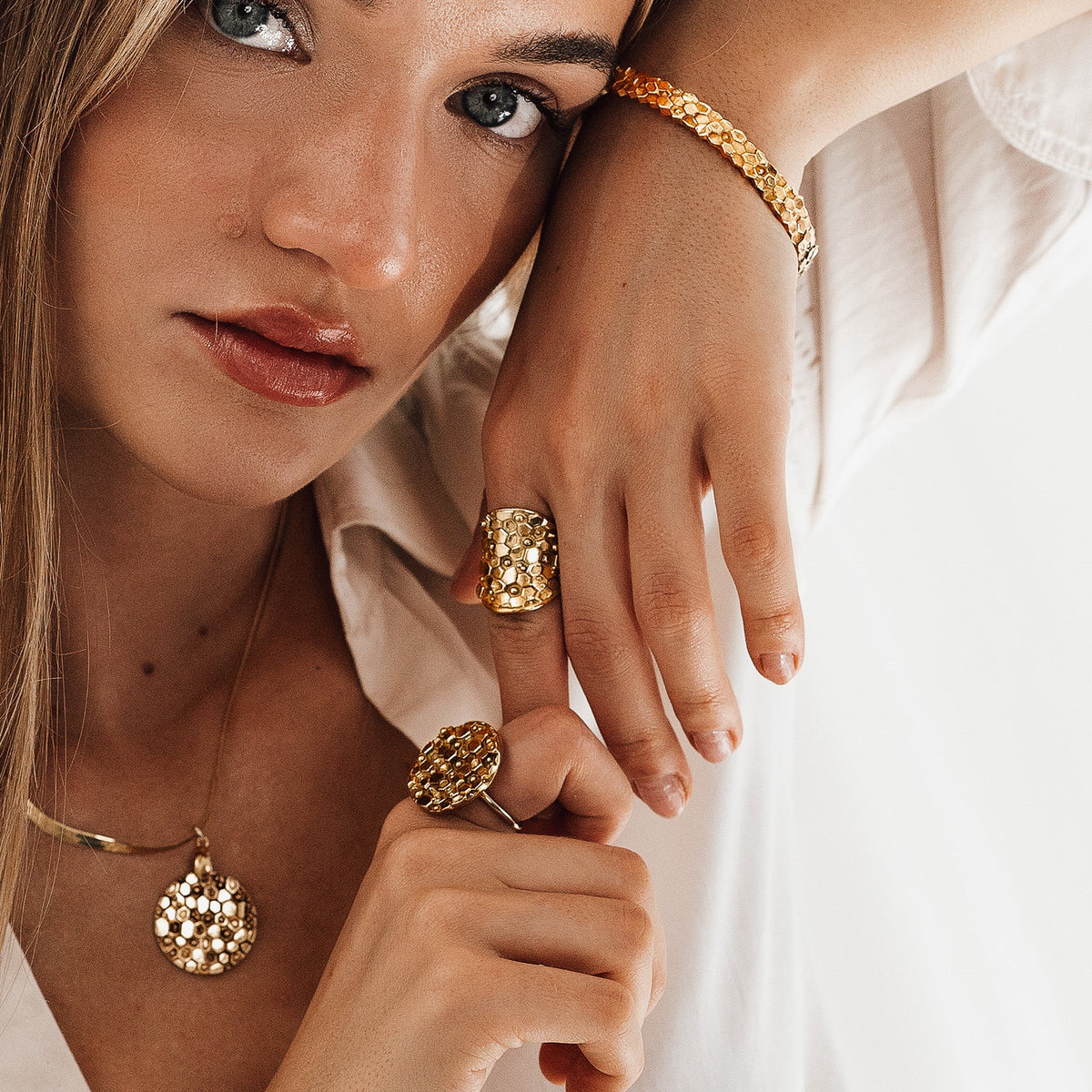 Dainty London Gold Statement Saddle Ring - Hemera