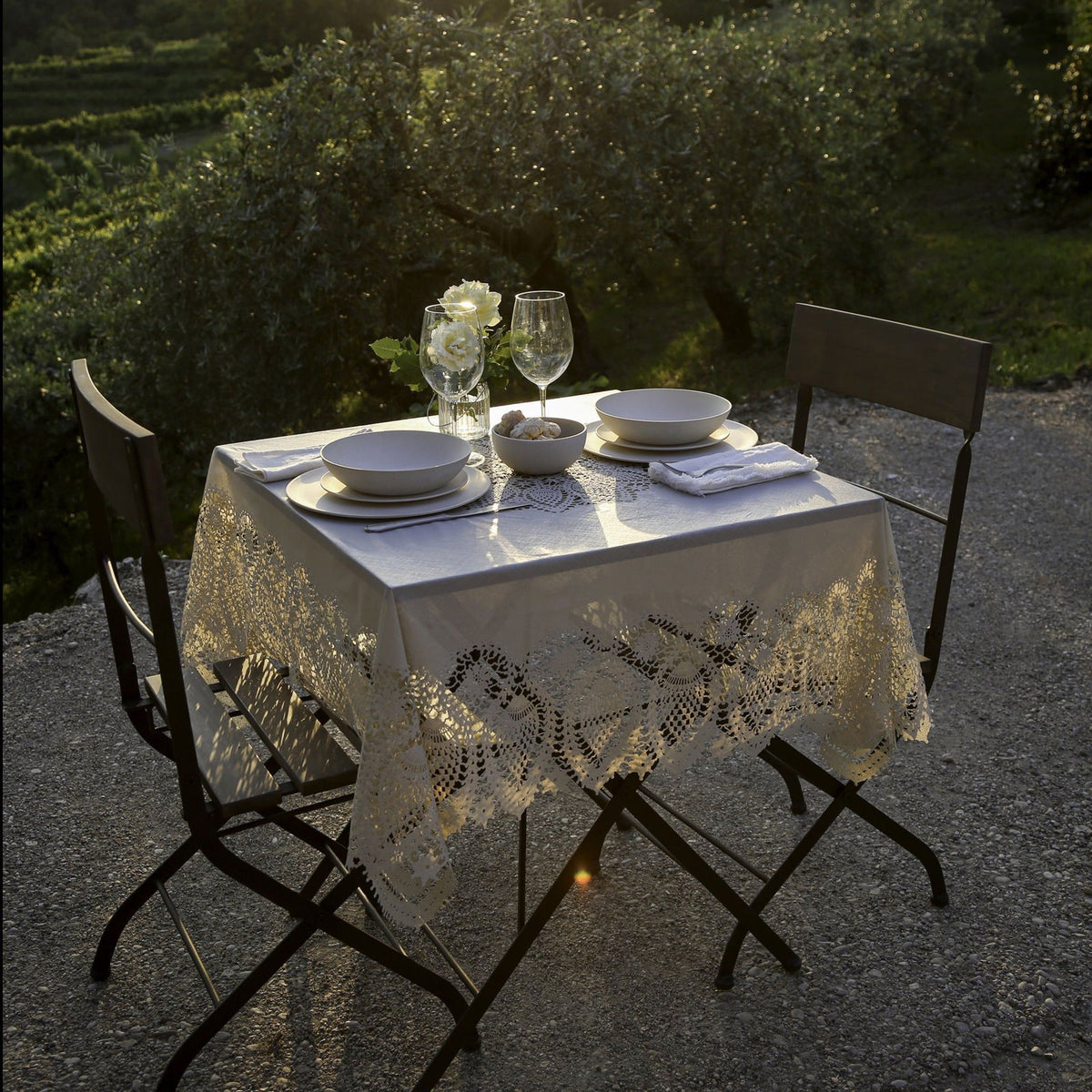 Tuscany Bistro Lace Vinyl Tablecloth / Khaki